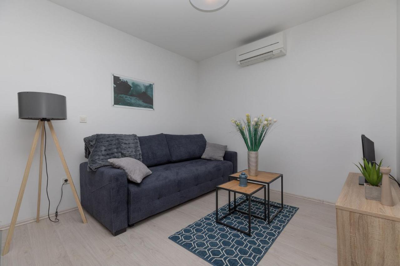 Apartments Empress Mimice Zewnętrze zdjęcie
