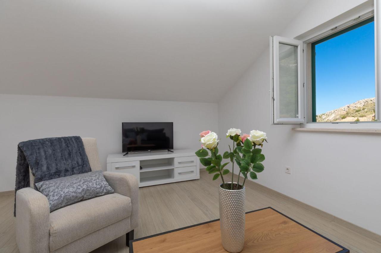 Apartments Empress Mimice Zewnętrze zdjęcie