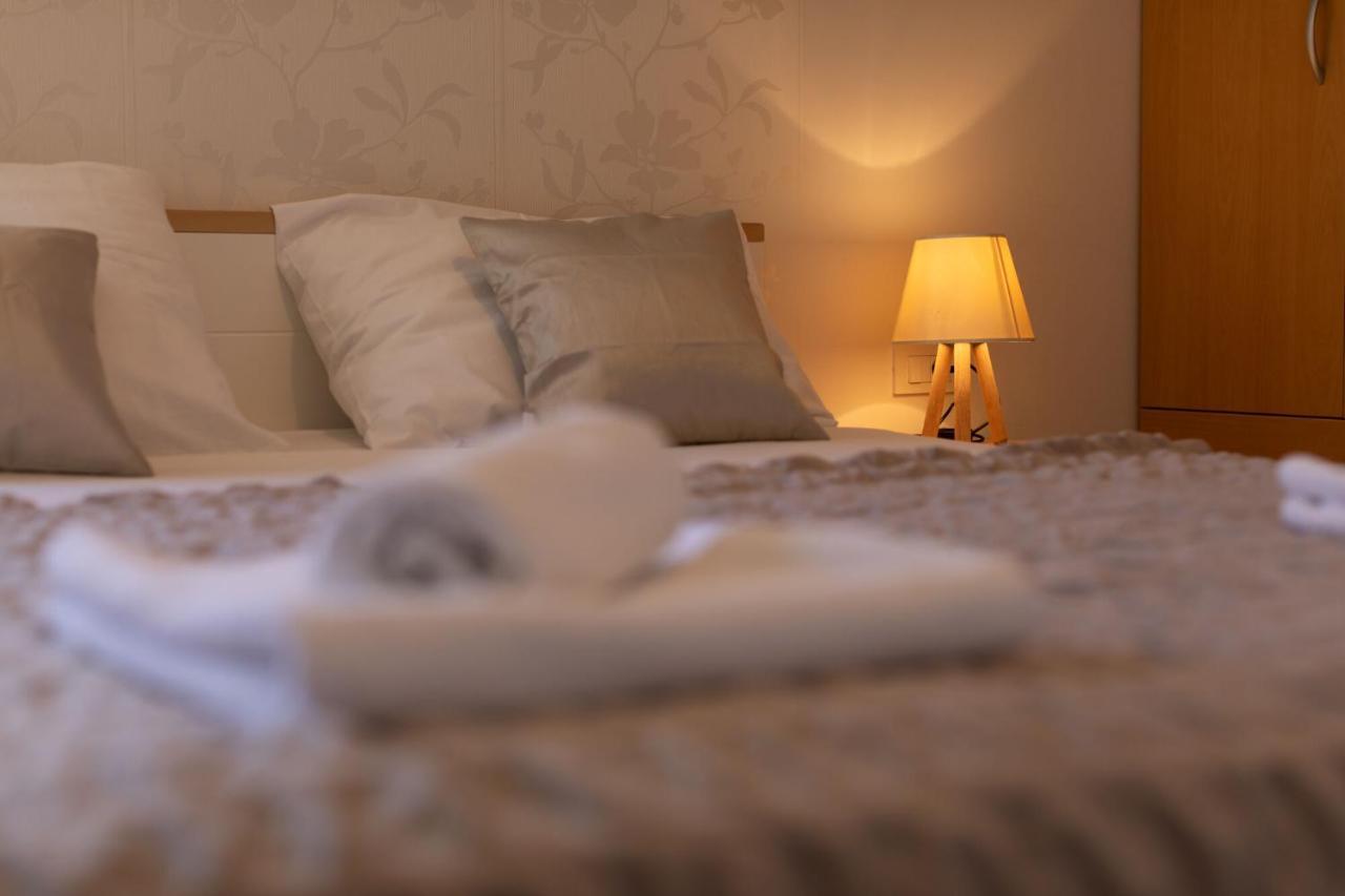 Apartments Empress Mimice Zewnętrze zdjęcie