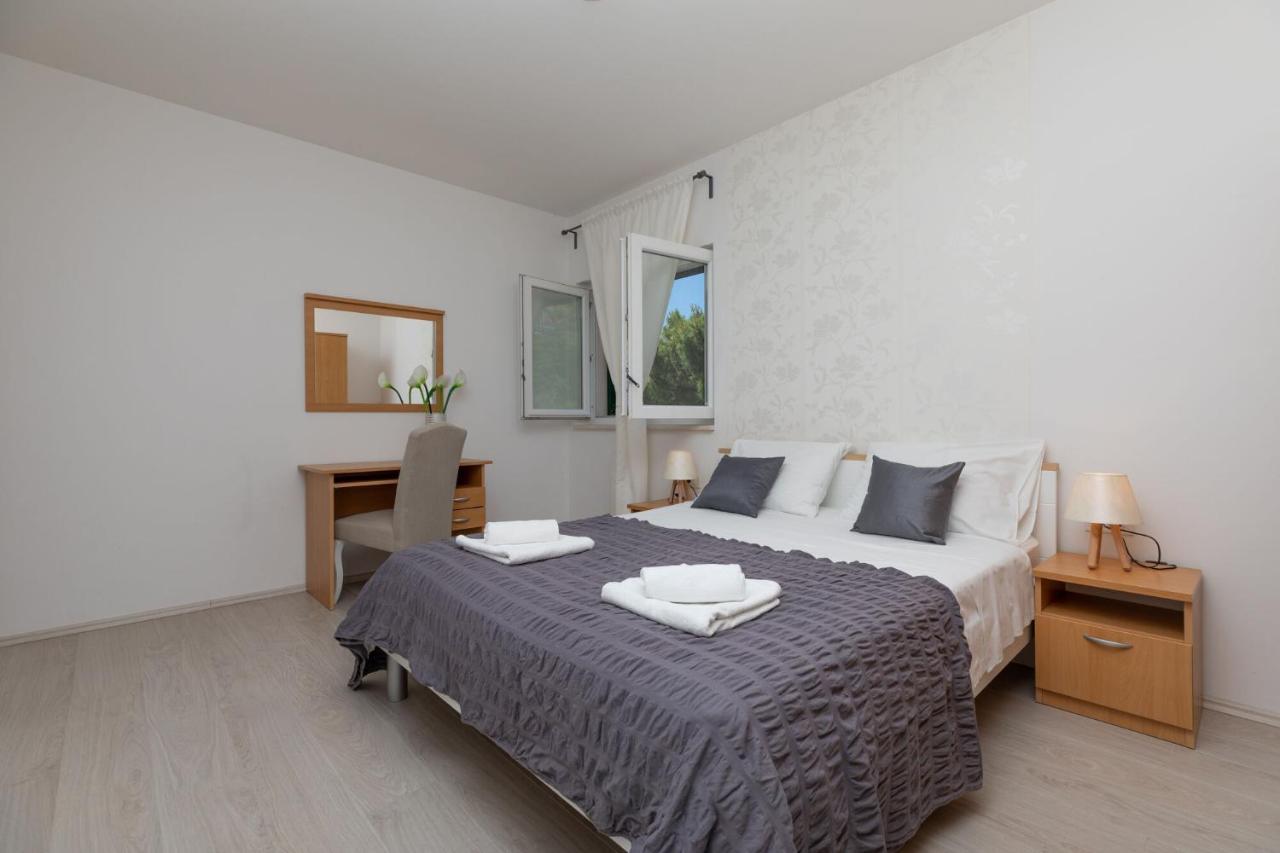 Apartments Empress Mimice Zewnętrze zdjęcie