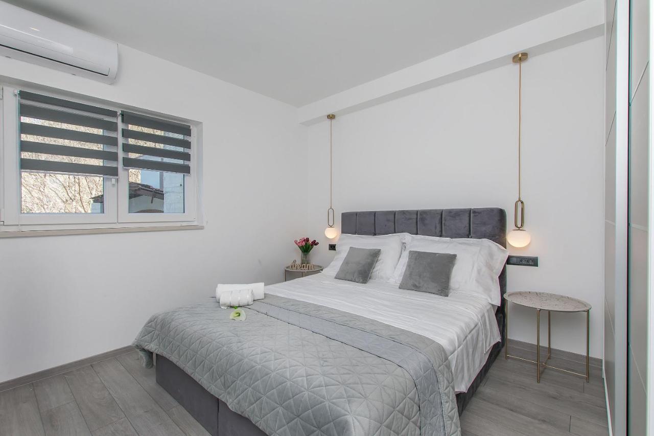 Apartments Empress Mimice Zewnętrze zdjęcie
